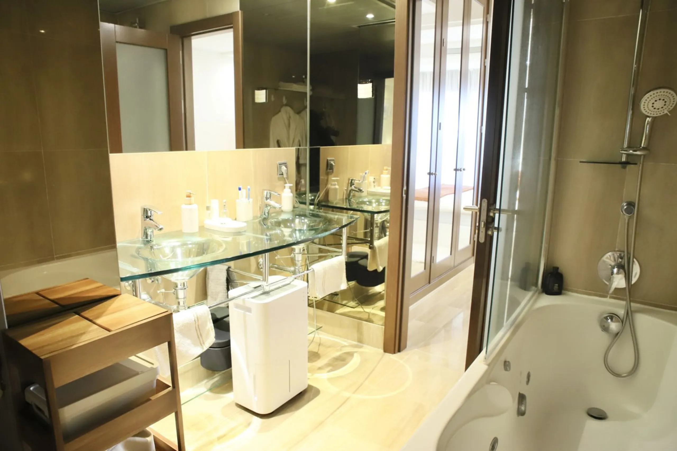 Ground floor apartment with terrace in Bahía de la Plata (Estepona) + garage and storage room.