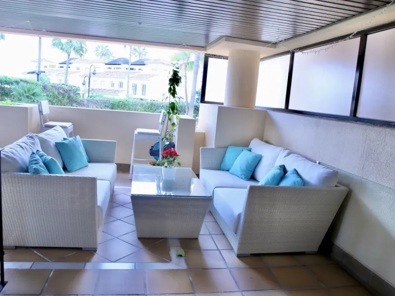 Ground floor apartment with terrace in Bahía de la Plata (Estepona) + garage and storage room.