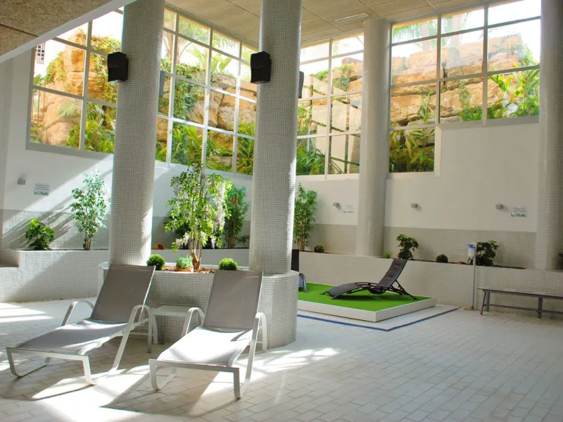 Ground floor apartment with terrace in Bahía de la Plata (Estepona) + garage and storage room.