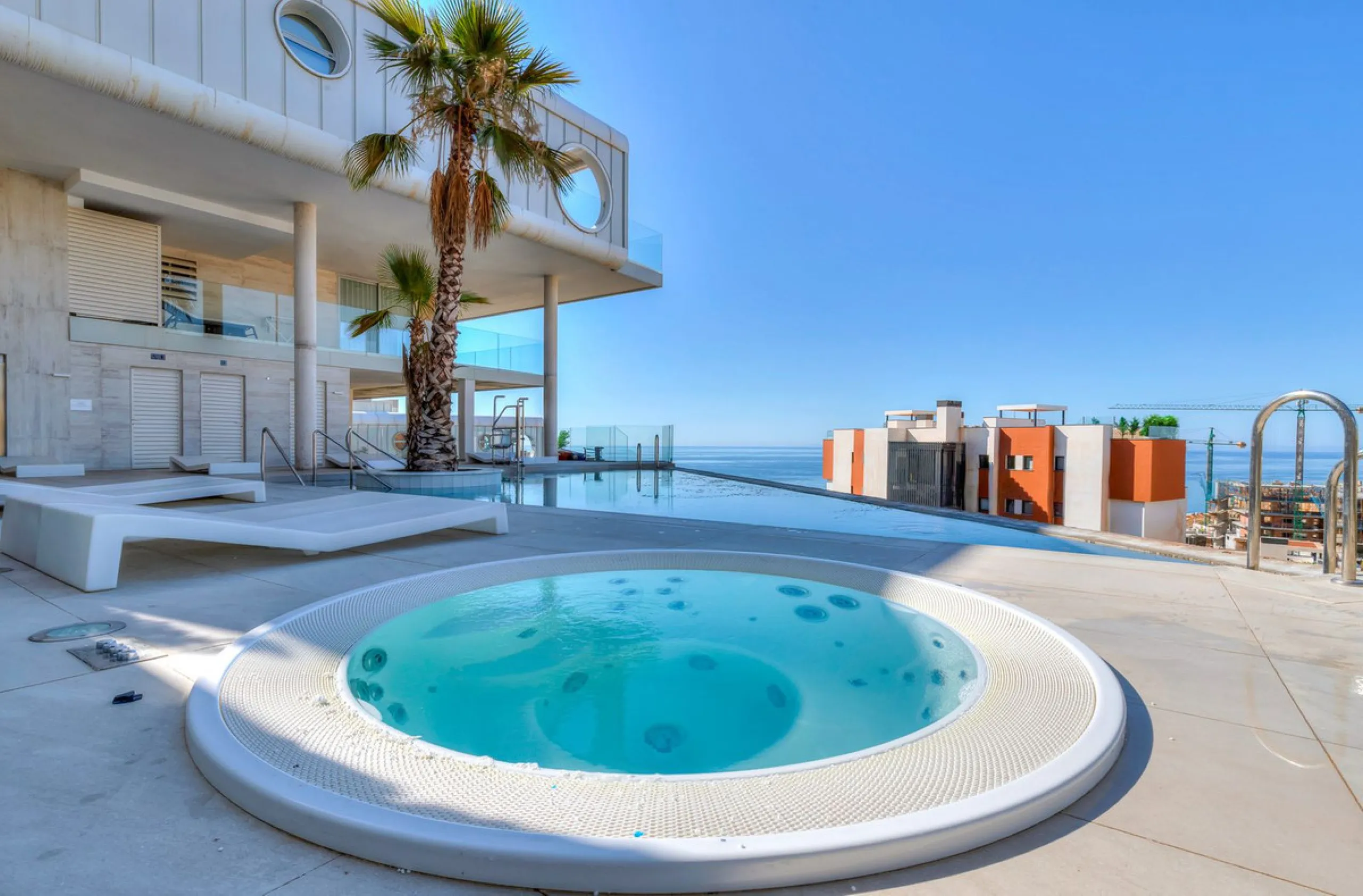 Apartment - Middle Floor Apartment в продаже в Fuengirola, Málaga. В доме 3 спален и 2 ванных комнат. Площадь дома 178 м²