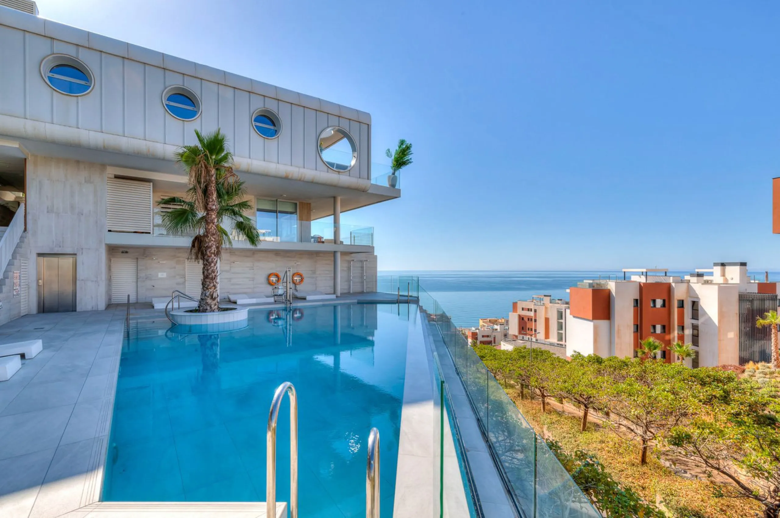 Apartment - Middle Floor Apartment в продаже в Fuengirola, Málaga. В доме 3 спален и 2 ванных комнат. Площадь дома 178 м²