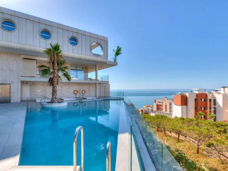 Apartment - Middle Floor Apartment в продаже в Fuengirola, Málaga. В доме 3 спален и 2 ванных комнат. Площадь дома 178 м²