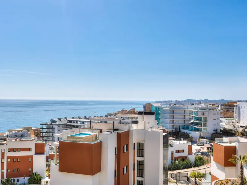 Apartment - Middle Floor Apartment в продаже в Fuengirola, Málaga. В доме 3 спален и 2 ванных комнат. Площадь дома 178 м²