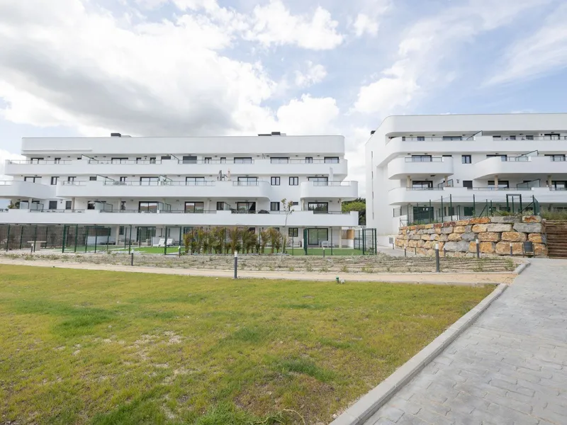 Stylish Ground Floor Apartment with Spacious Garden in Aranya Estepona!
