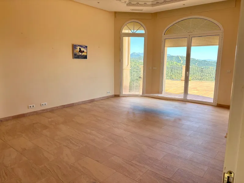 Stunning Villa with Sea and Mountain Views in Forest Hills (Estepona)