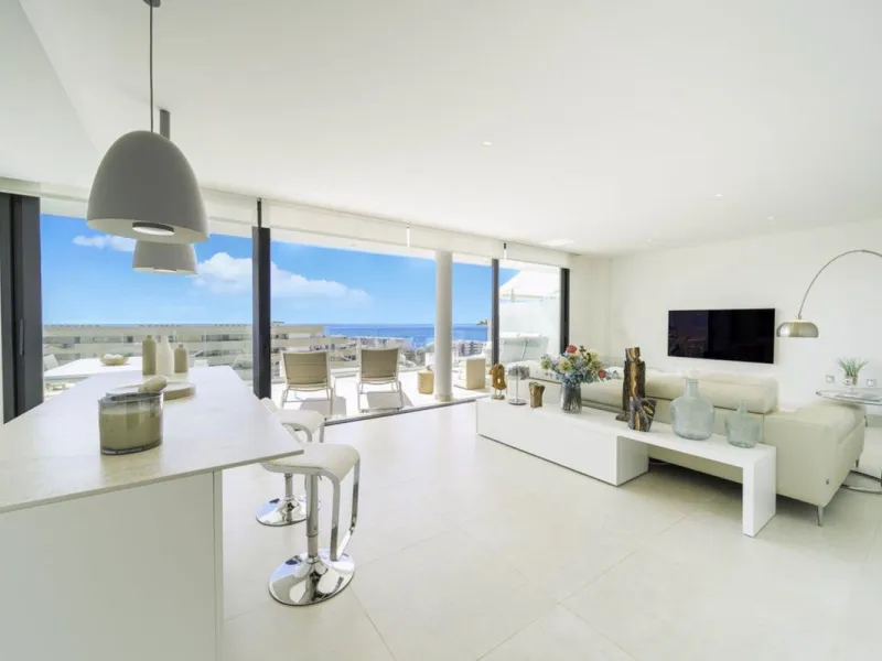 TOP FLOOR APARTMENT FOR SALE IN HIGUERON WEST WITH  STUNNING SEA VIEWS!
