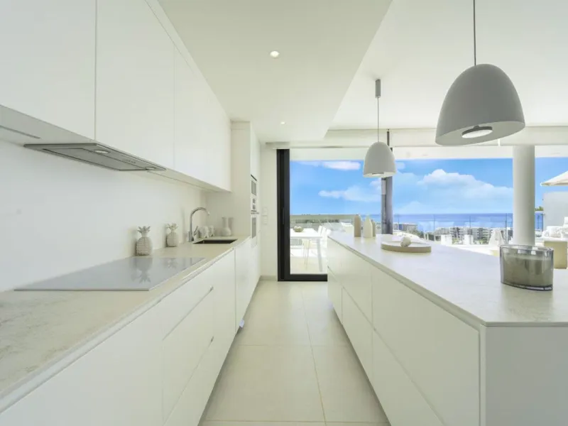 TOP FLOOR APARTMENT FOR SALE IN HIGUERON WEST WITH  STUNNING SEA VIEWS!
