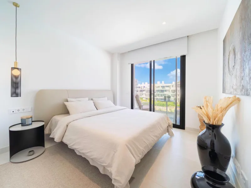 TOP FLOOR APARTMENT FOR SALE IN HIGUERON WEST WITH  STUNNING SEA VIEWS!