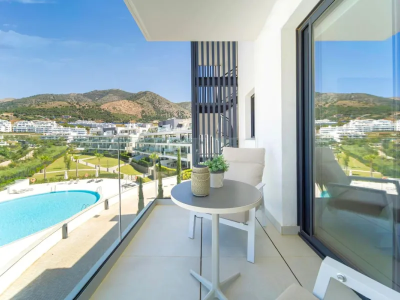 TOP FLOOR APARTMENT FOR SALE IN HIGUERON WEST WITH  STUNNING SEA VIEWS!