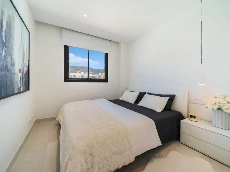TOP FLOOR APARTMENT FOR SALE IN HIGUERON WEST WITH  STUNNING SEA VIEWS!