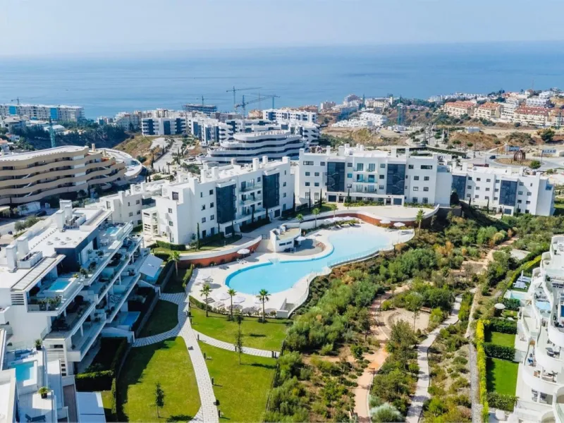 TOP FLOOR APARTMENT FOR SALE IN HIGUERON WEST WITH  STUNNING SEA VIEWS!