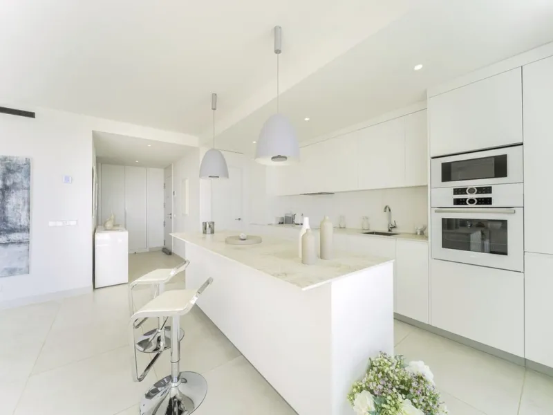 TOP FLOOR APARTMENT FOR SALE IN HIGUERON WEST WITH  STUNNING SEA VIEWS!