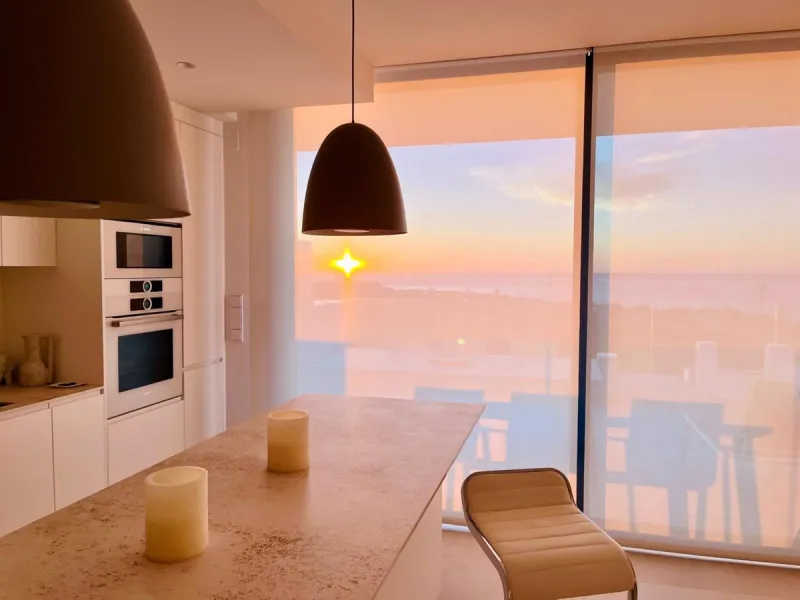 TOP FLOOR APARTMENT FOR SALE IN HIGUERON WEST WITH  STUNNING SEA VIEWS!
