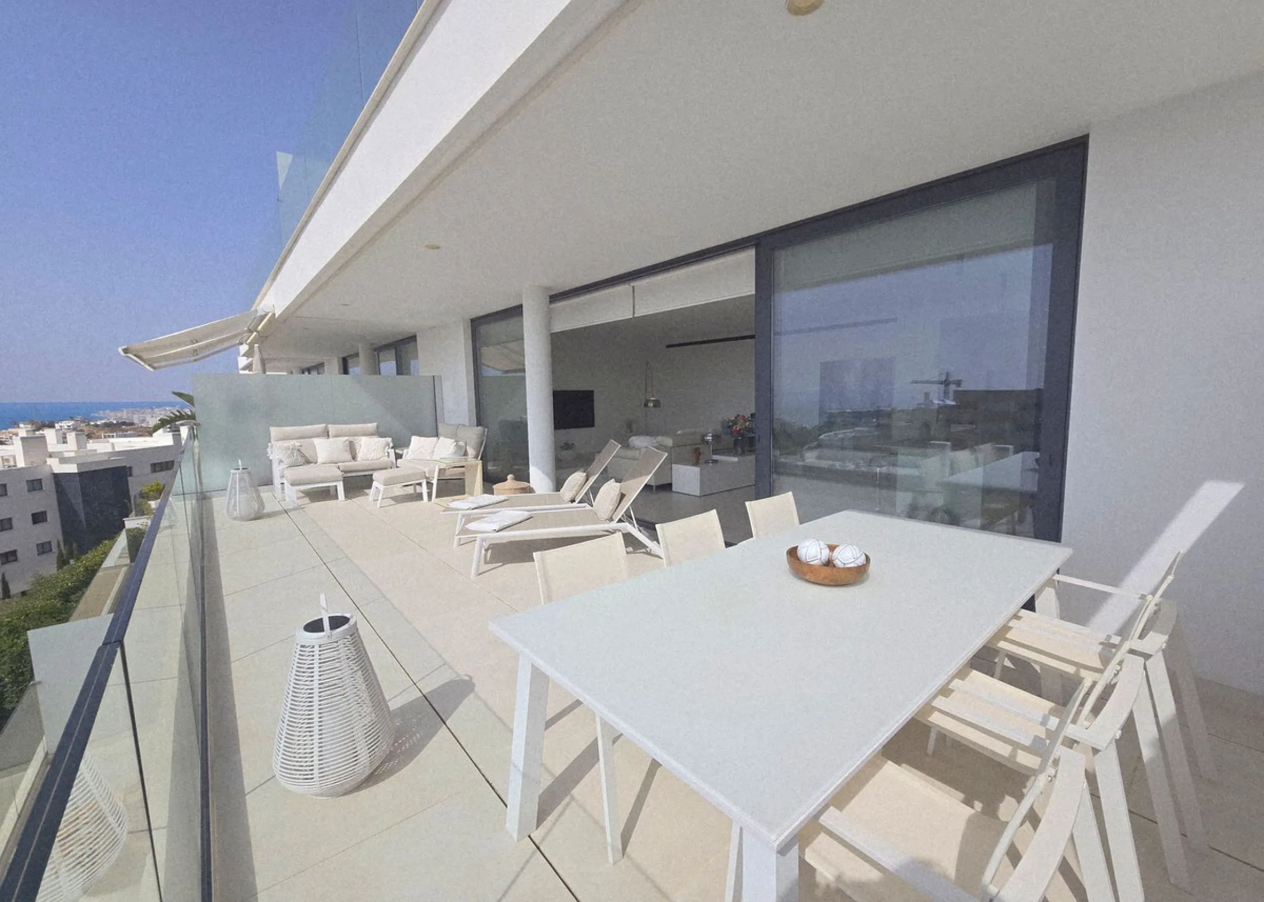 TOP FLOOR APARTMENT FOR SALE IN HIGUERON WEST WITH  STUNNING SEA VIEWS!
