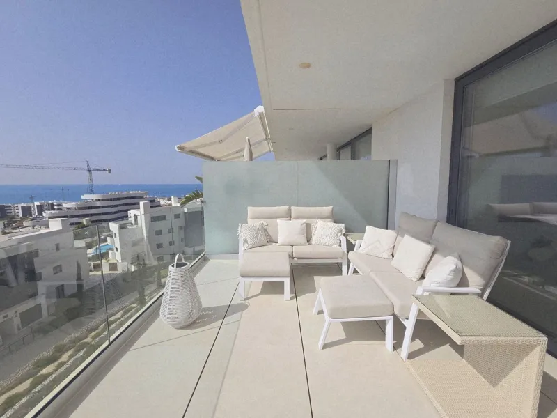 TOP FLOOR APARTMENT FOR SALE IN HIGUERON WEST WITH  STUNNING SEA VIEWS!