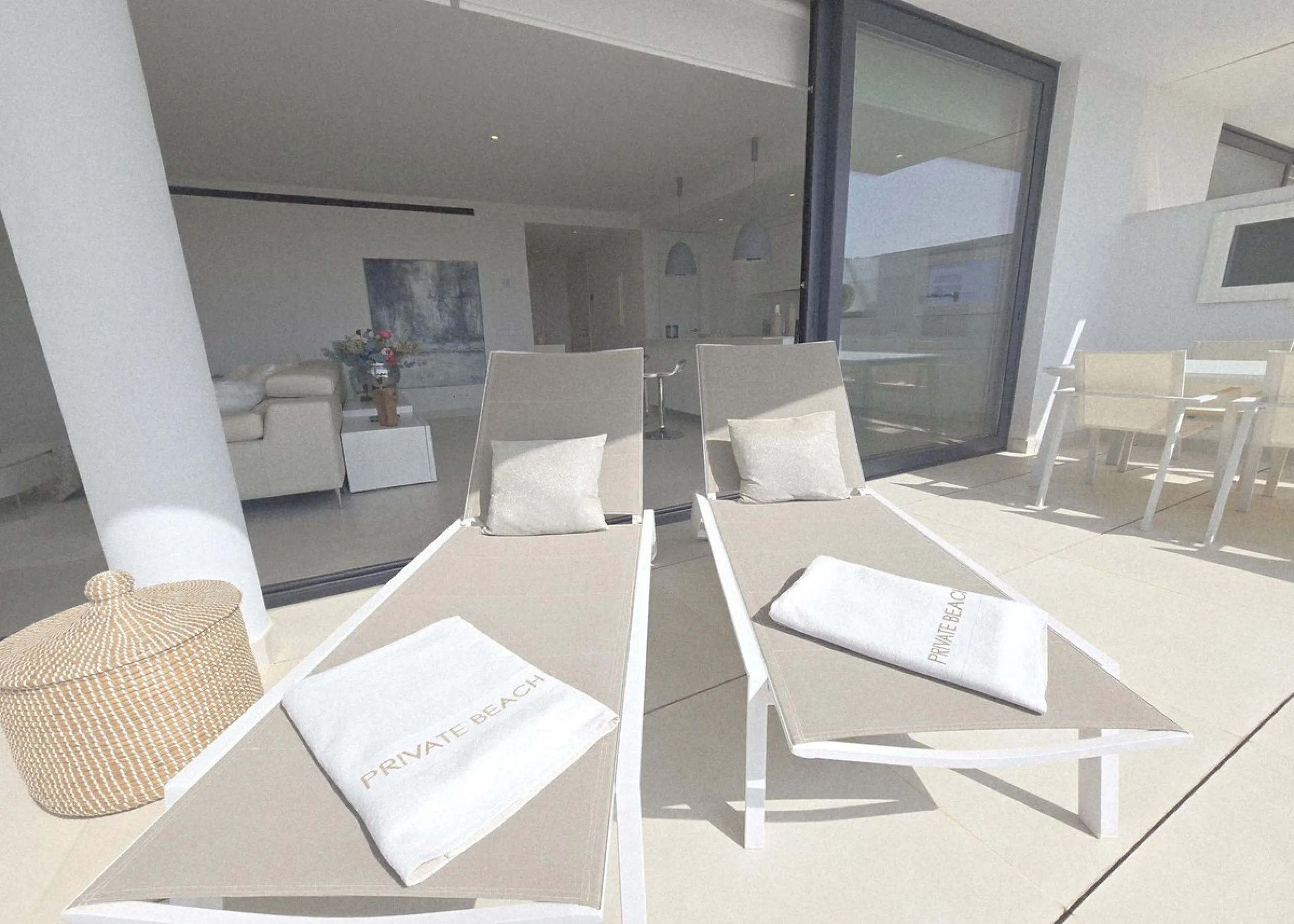 TOP FLOOR APARTMENT FOR SALE IN HIGUERON WEST WITH  STUNNING SEA VIEWS!