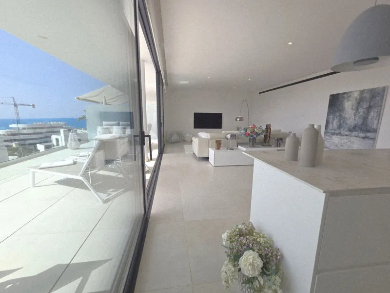 TOP FLOOR APARTMENT FOR SALE IN HIGUERON WEST WITH  STUNNING SEA VIEWS!