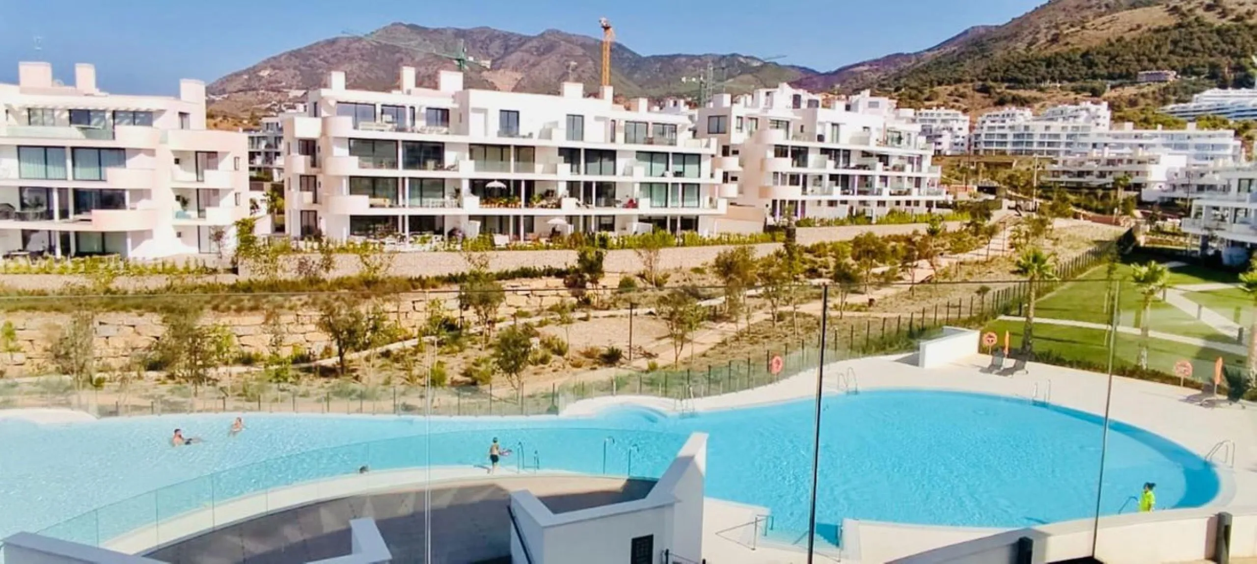 TOP FLOOR APARTMENT FOR SALE IN HIGUERON WEST WITH  STUNNING SEA VIEWS!