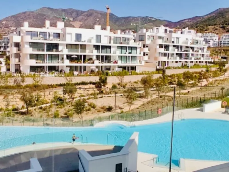 TOP FLOOR APARTMENT FOR SALE IN HIGUERON WEST WITH  STUNNING SEA VIEWS!