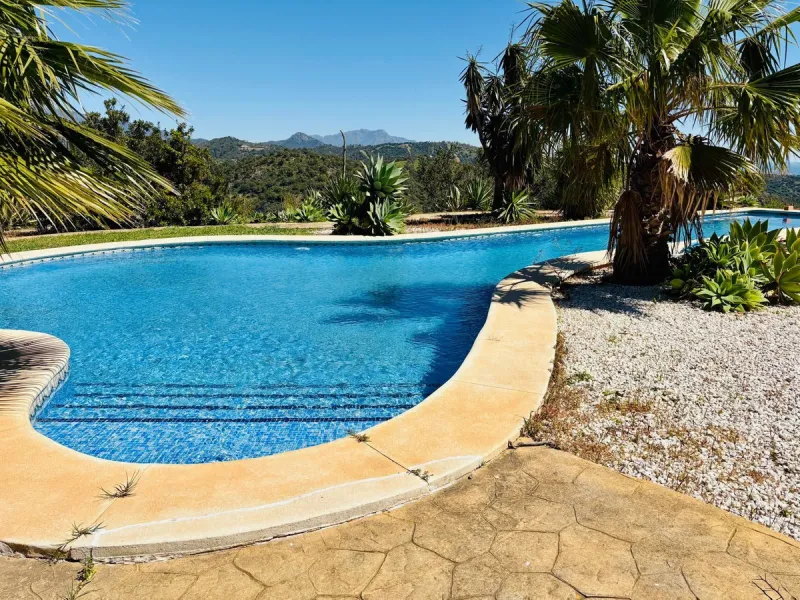 Stunning Villa with Sea and Mountain Views in Forest Hills (Estepona)