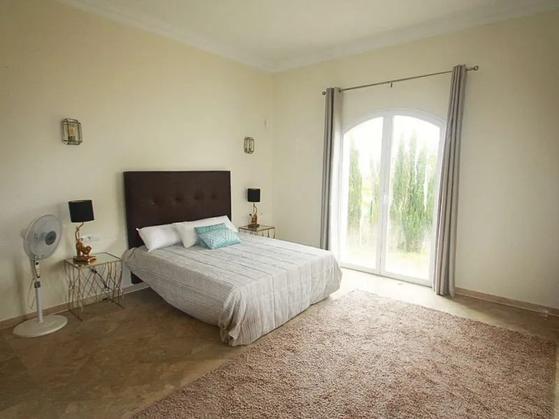 Welcome to your new home in the exclusive Sierra Blanca Country Club of Istán! This stunning 223m² detached villa offers you an unrivalled living experience with panoramic views of the Istán reservoir, the majestic mountains and the sparkling sea. With a 