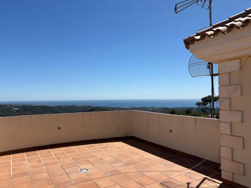 Stunning Villa with Sea and Mountain Views in Forest Hills (Estepona)