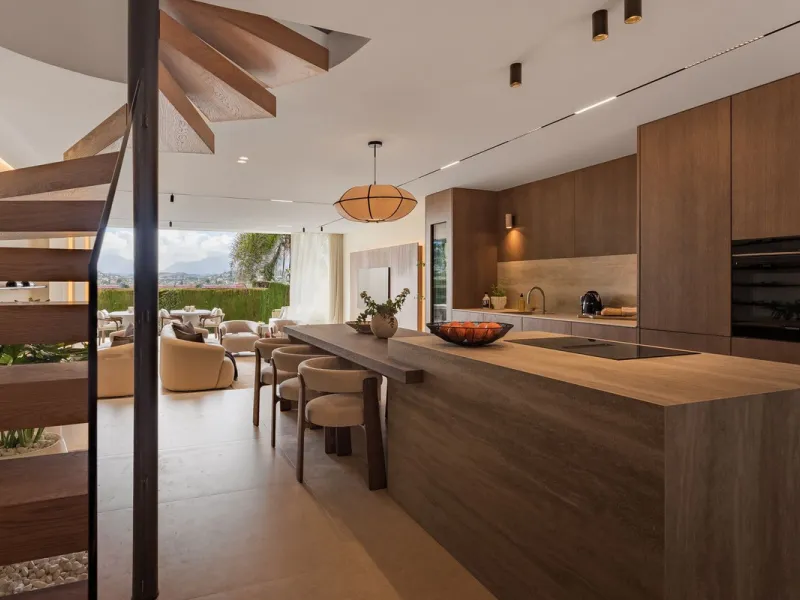 Step into this elegant 3-bedroom, 3-bathroom townhouse, beautifully positioned in one of Aloha's most desirable residential areas.