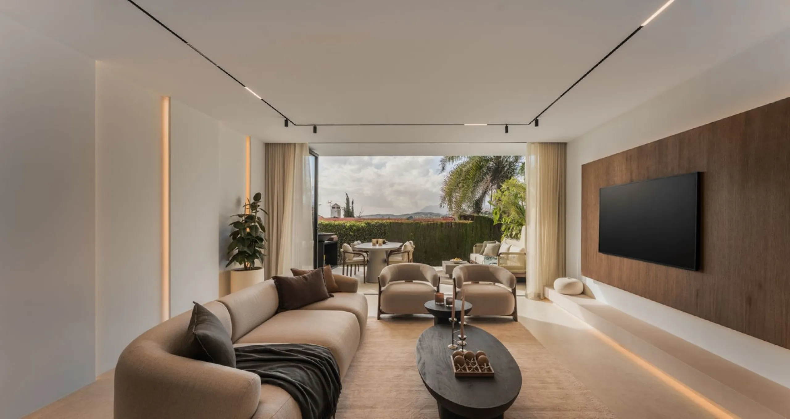 Step into this elegant 3-bedroom, 3-bathroom townhouse, beautifully positioned in one of Aloha's most desirable residential areas.