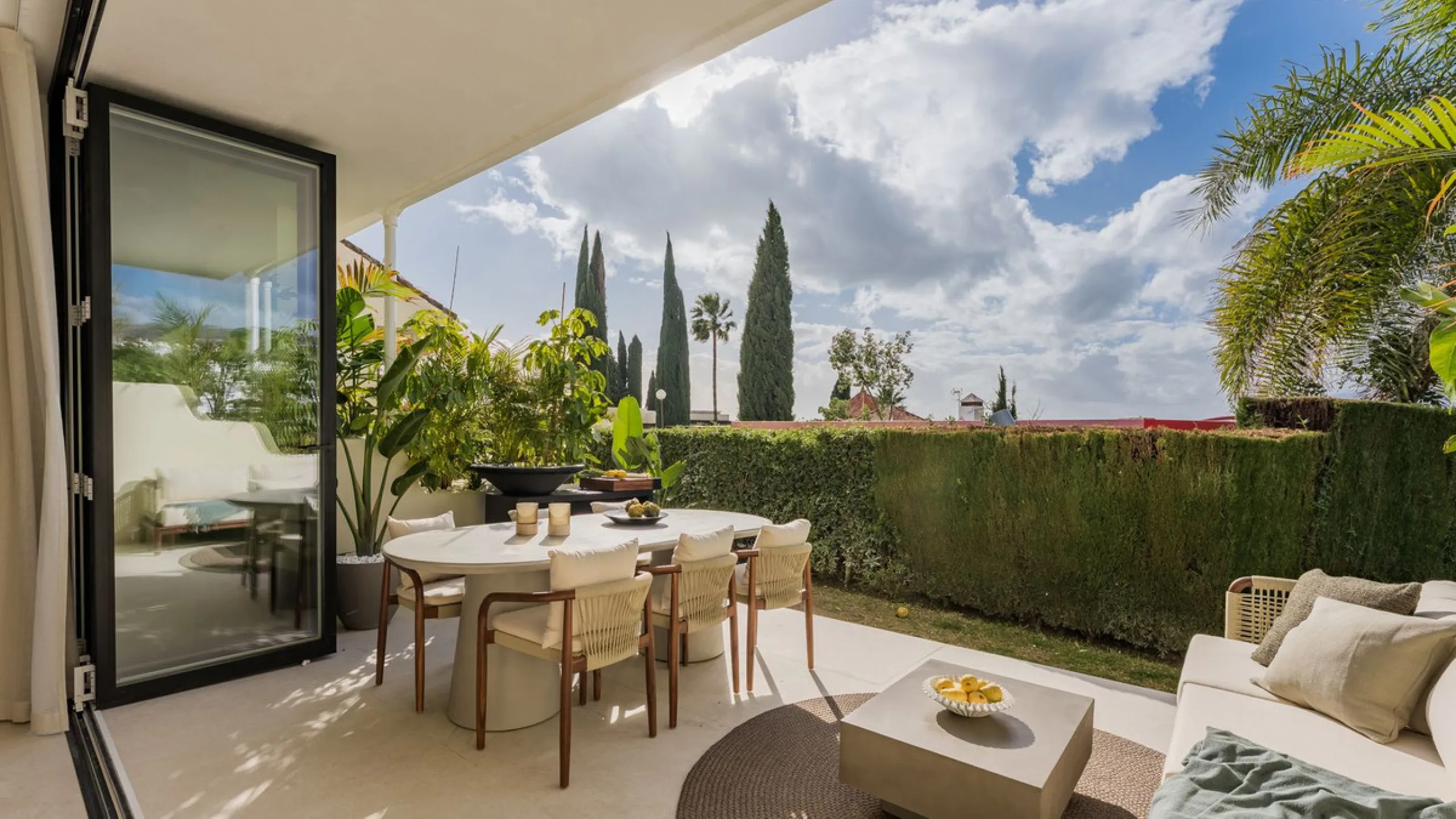 Step into this elegant 3-bedroom, 3-bathroom townhouse, beautifully positioned in one of Aloha's most desirable residential areas.