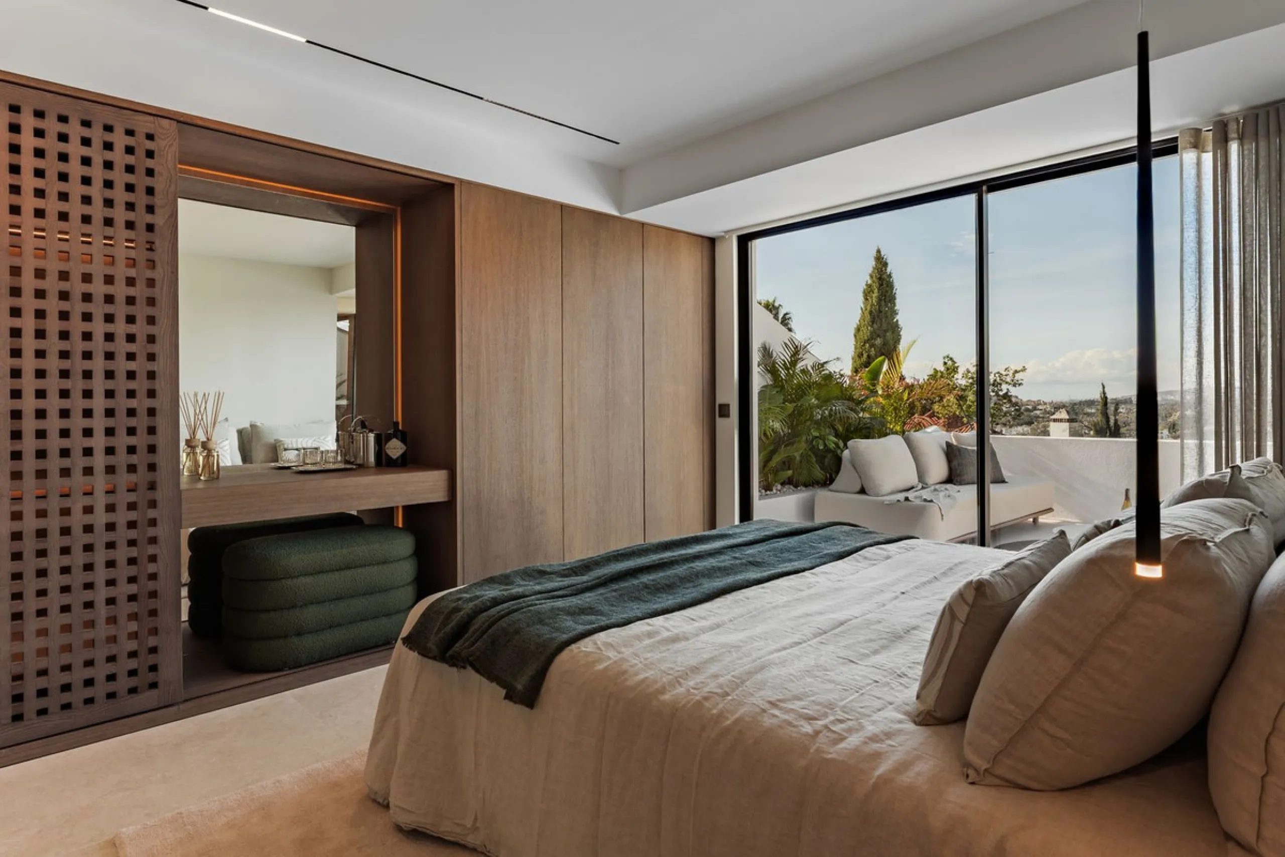 Step into this elegant 3-bedroom, 3-bathroom townhouse, beautifully positioned in one of Aloha's most desirable residential areas.
