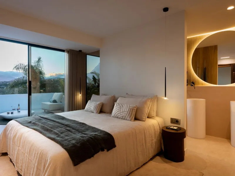 Step into this elegant 3-bedroom, 3-bathroom townhouse, beautifully positioned in one of Aloha's most desirable residential areas.