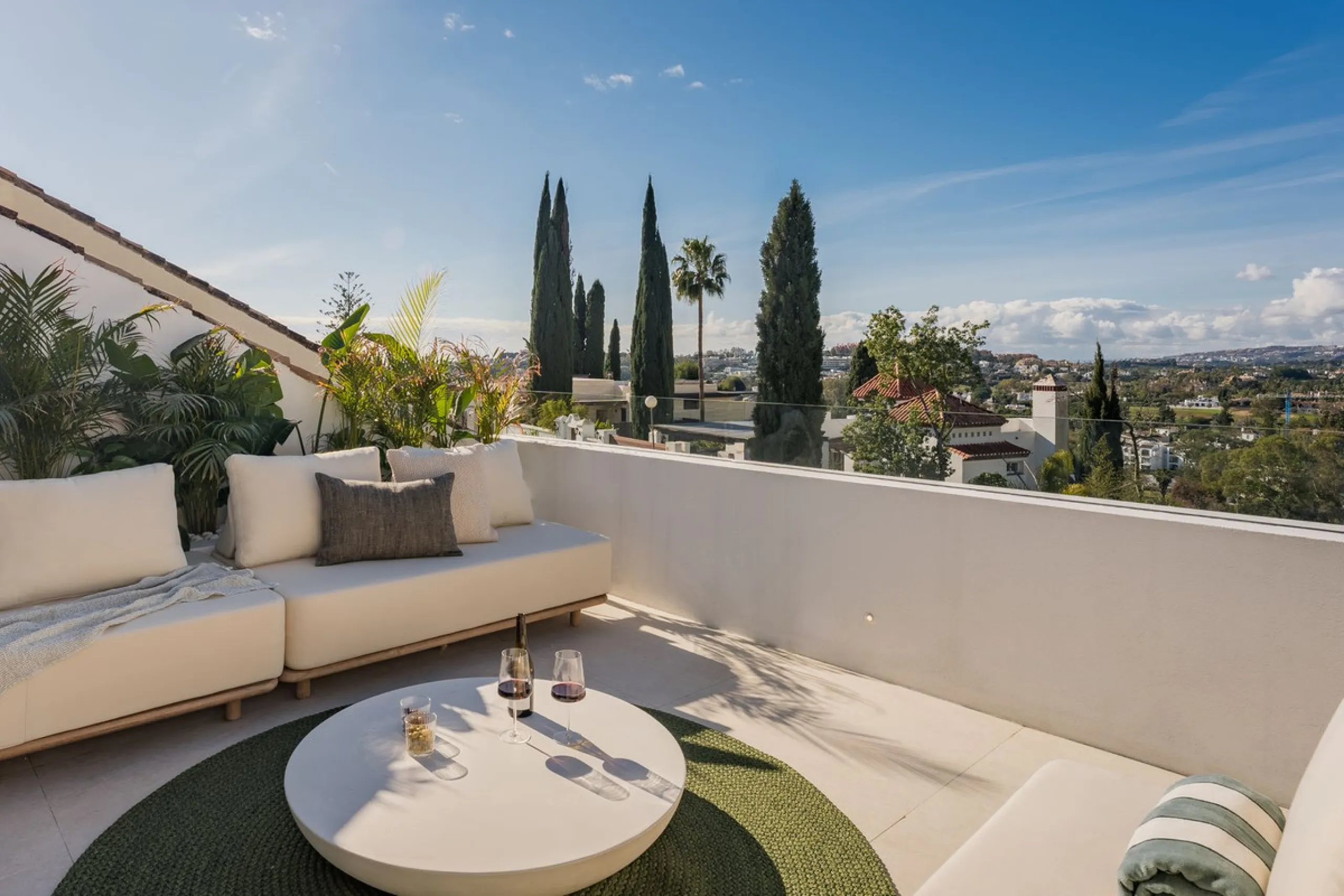 Step into this elegant 3-bedroom, 3-bathroom townhouse, beautifully positioned in one of Aloha's most desirable residential areas.