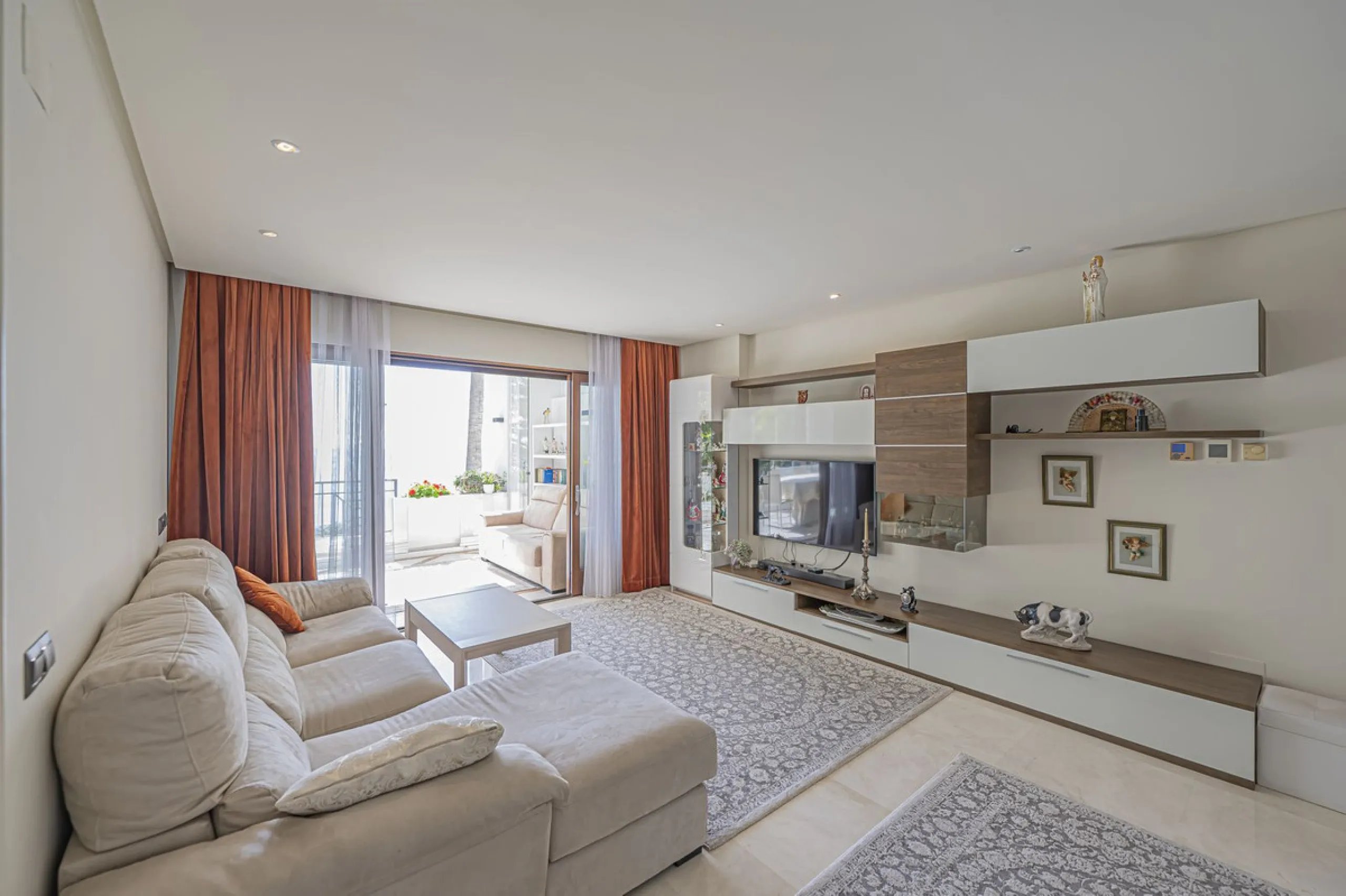 LUXURY BEACHFRONT PROPERTY WITH UNFINISHED SEA VIEWS