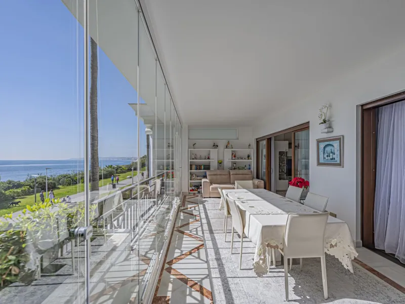 LUXURY BEACHFRONT PROPERTY WITH UNFINISHED SEA VIEWS