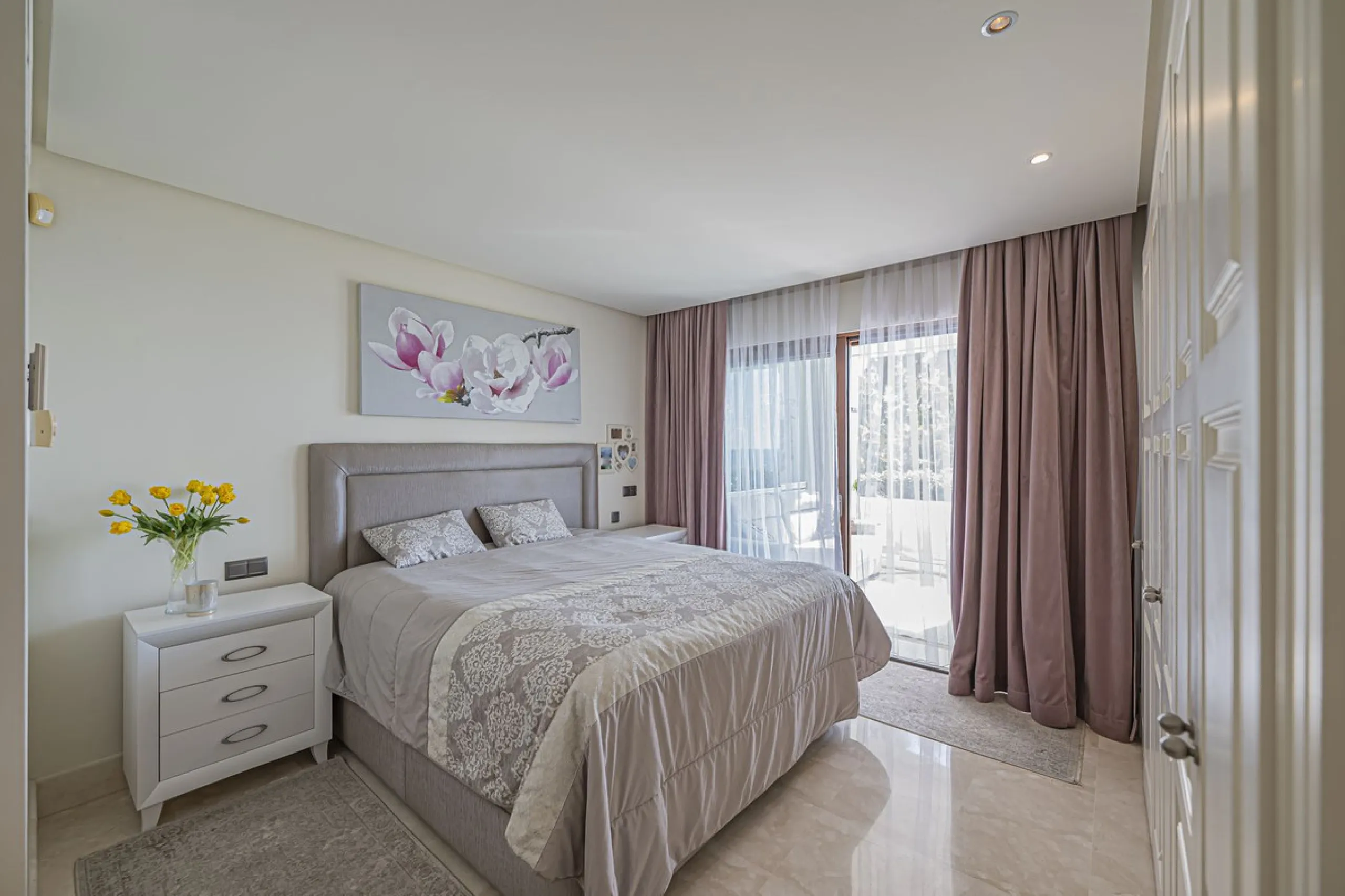 LUXURY BEACHFRONT PROPERTY WITH UNFINISHED SEA VIEWS