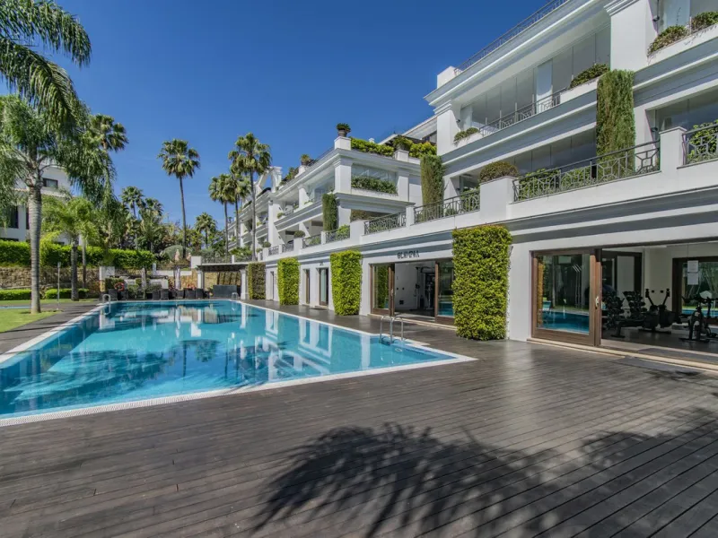 LUXURY BEACHFRONT PROPERTY WITH UNFINISHED SEA VIEWS