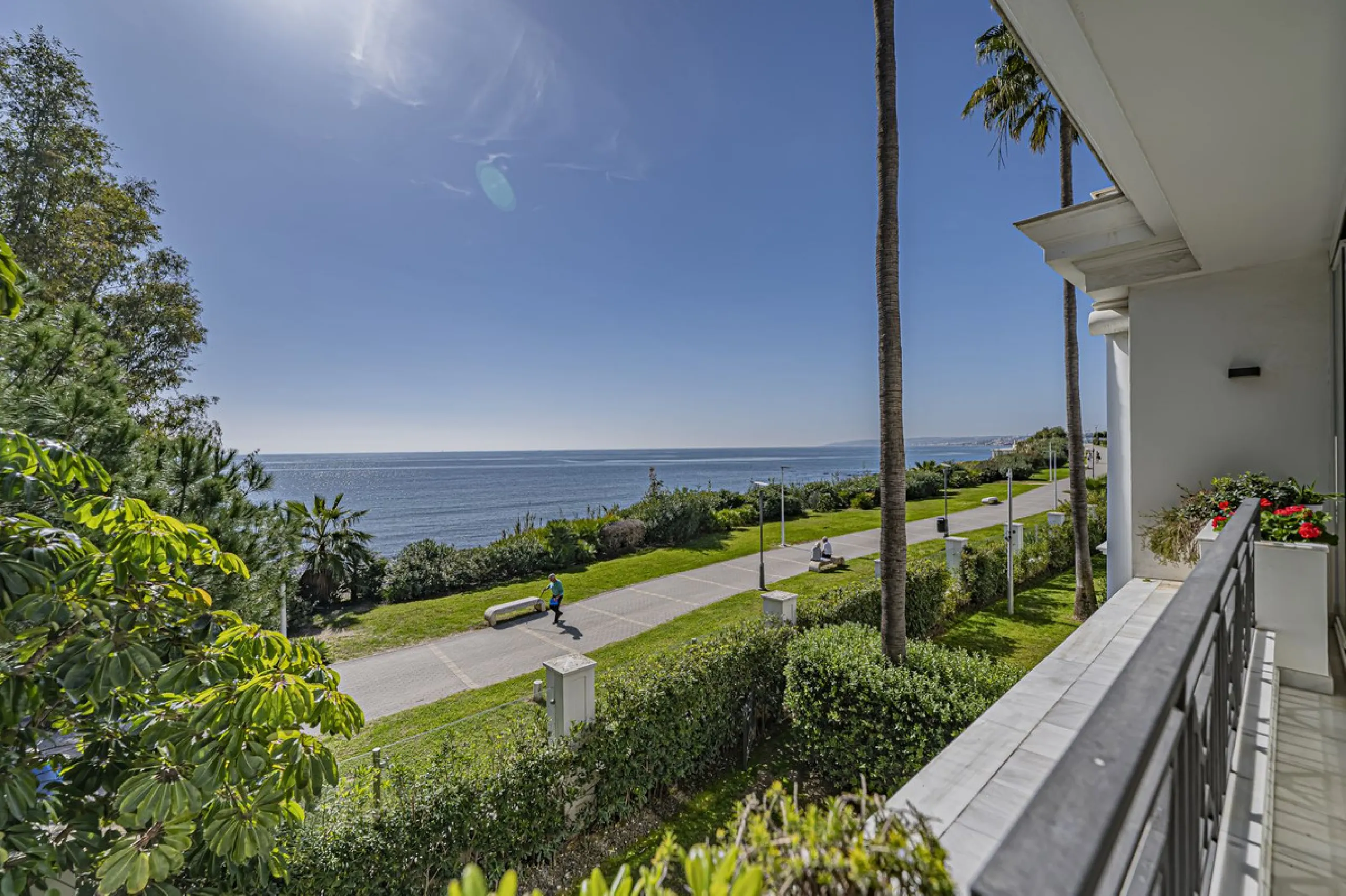 LUXURY BEACHFRONT PROPERTY WITH UNFINISHED SEA VIEWS