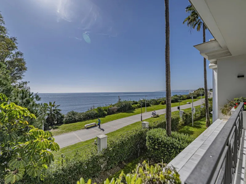 LUXURY BEACHFRONT PROPERTY WITH UNFINISHED SEA VIEWS