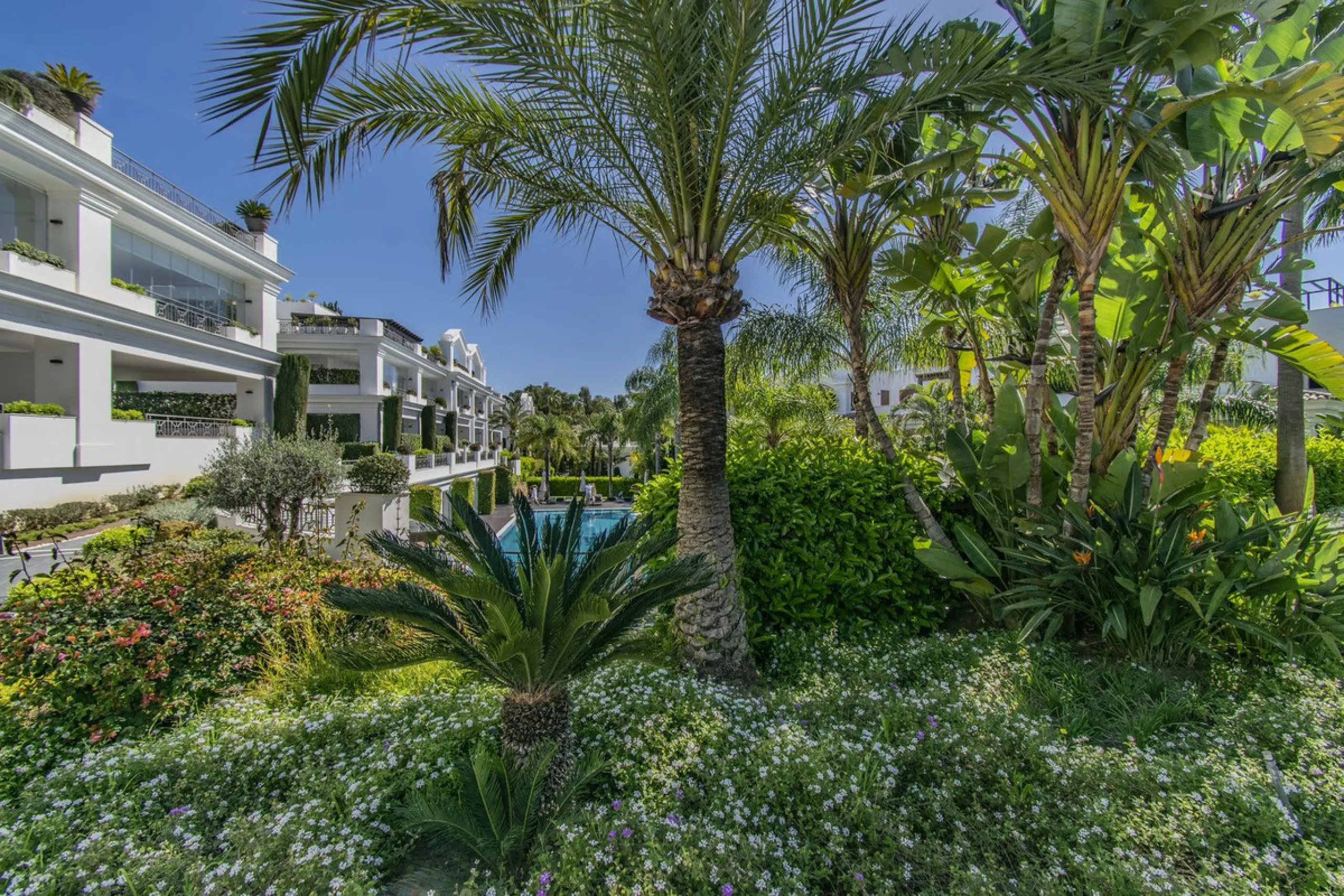 LUXURY BEACHFRONT PROPERTY WITH UNFINISHED SEA VIEWS