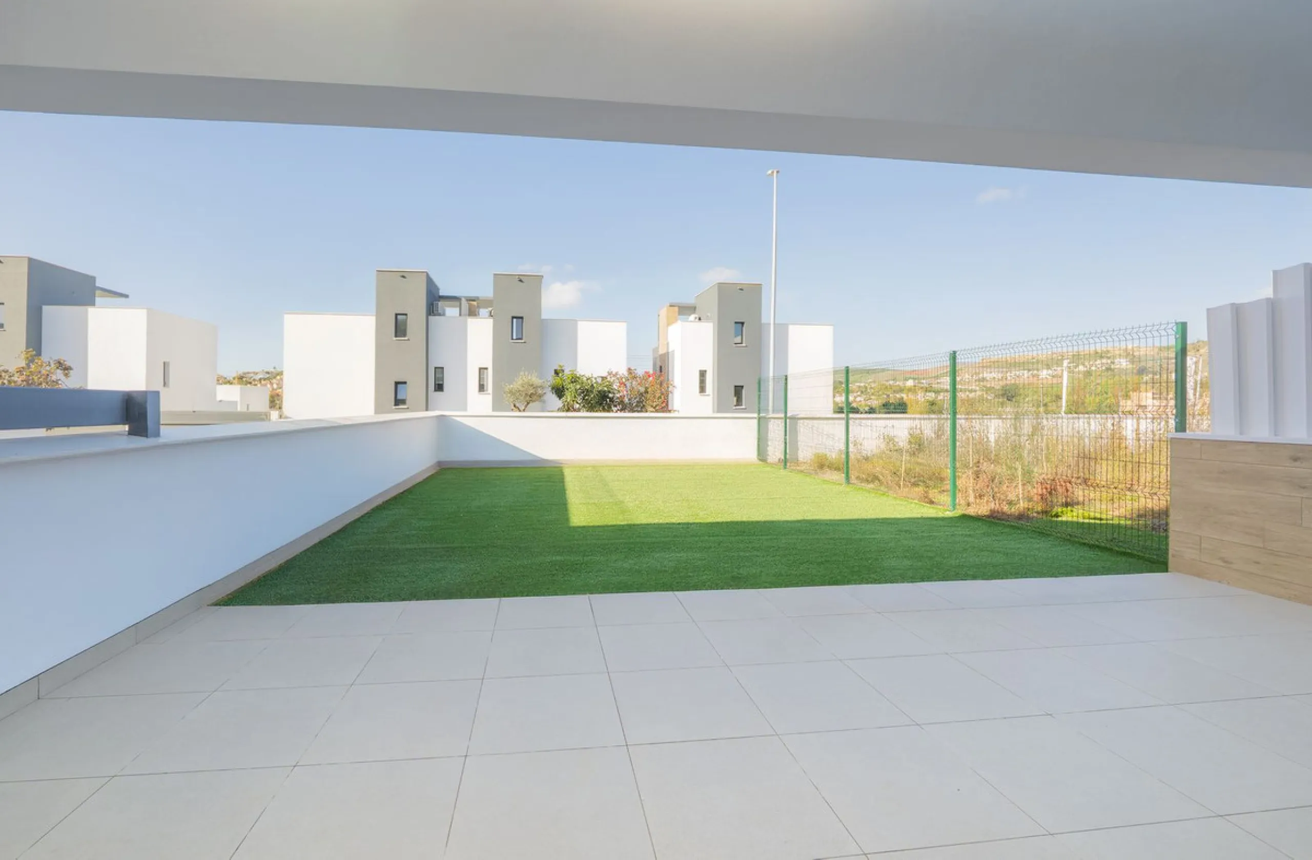 Welcome to this stunning detached villa, located on the New Golden Mile within the exclusive Serene Atalaya development in Estepona (Málaga), one of the most prestigious and sought-after residential areas on the Costa del Sol. This prime location is renow