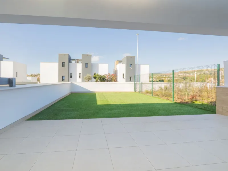 Welcome to this stunning detached villa, located on the New Golden Mile within the exclusive Serene Atalaya development in Estepona (Málaga), one of the most prestigious and sought-after residential areas on the Costa del Sol. This prime location is renow