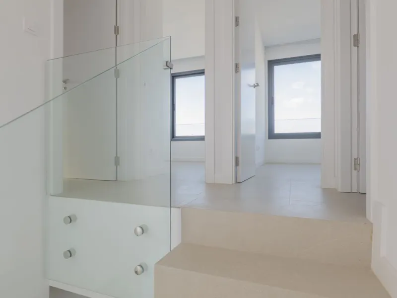 Welcome to this stunning detached villa, located on the New Golden Mile within the exclusive Serene Atalaya development in Estepona (Málaga), one of the most prestigious and sought-after residential areas on the Costa del Sol. This prime location is renow