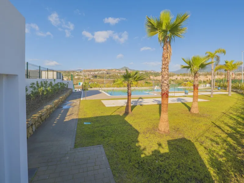 Welcome to this stunning detached villa, located on the New Golden Mile within the exclusive Serene Atalaya development in Estepona (Málaga), one of the most prestigious and sought-after residential areas on the Costa del Sol. This prime location is renow