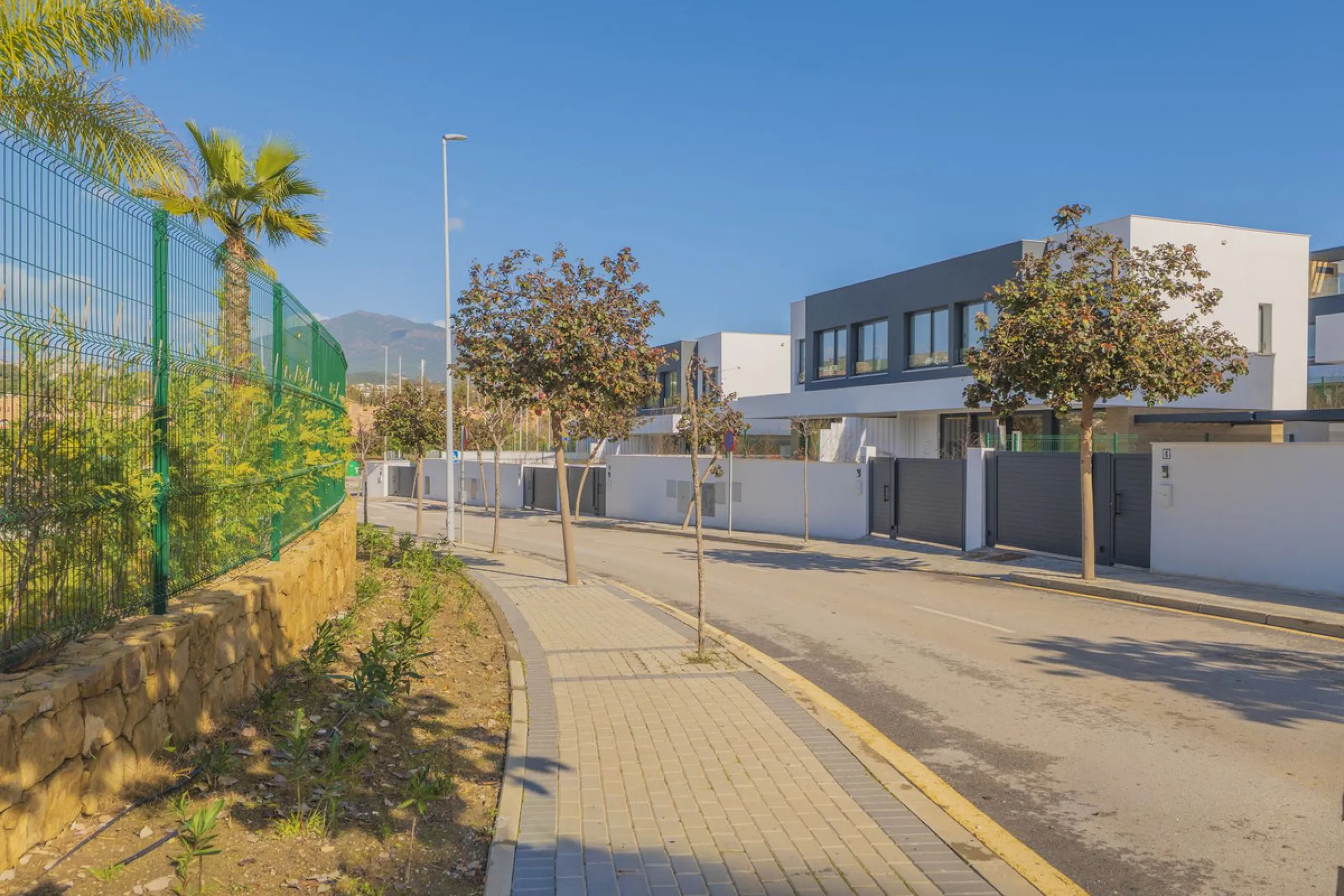 Welcome to this stunning detached villa, located on the New Golden Mile within the exclusive Serene Atalaya development in Estepona (Málaga), one of the most prestigious and sought-after residential areas on the Costa del Sol. This prime location is renow