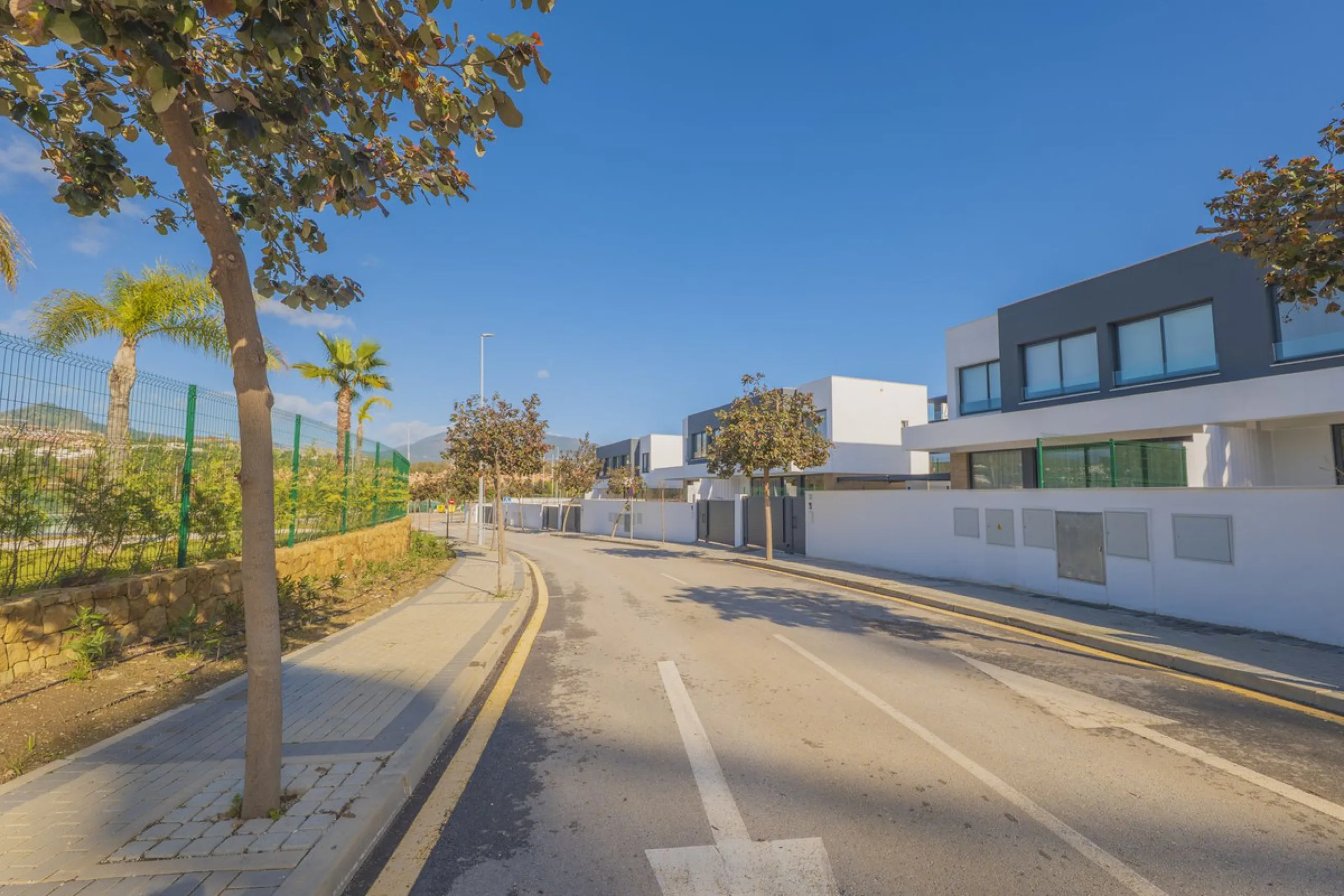 Welcome to this stunning detached villa, located on the New Golden Mile within the exclusive Serene Atalaya development in Estepona (Málaga), one of the most prestigious and sought-after residential areas on the Costa del Sol. This prime location is renow