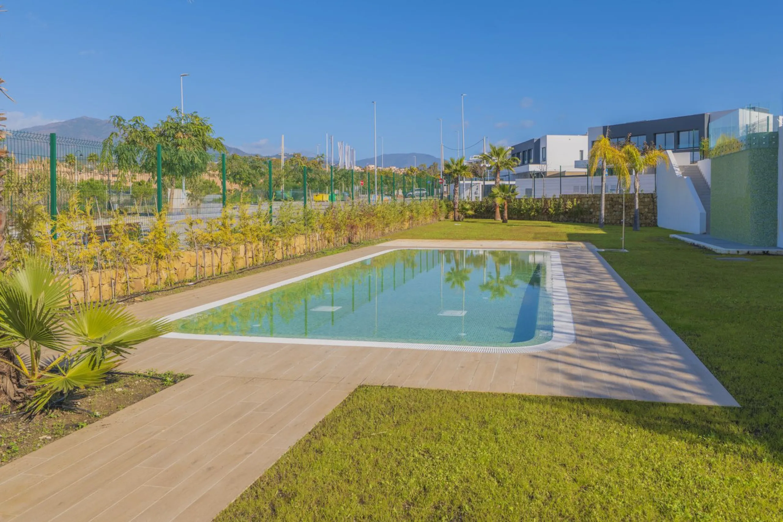 Welcome to this stunning detached villa, located on the New Golden Mile within the exclusive Serene Atalaya development in Estepona (Málaga), one of the most prestigious and sought-after residential areas on the Costa del Sol. This prime location is renow