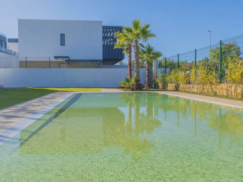 Welcome to this stunning detached villa, located on the New Golden Mile within the exclusive Serene Atalaya development in Estepona (Málaga), one of the most prestigious and sought-after residential areas on the Costa del Sol. This prime location is renow
