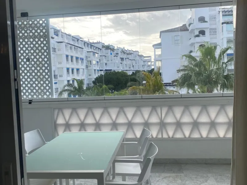 Apartment - Middle Floor Apartment в продаже в Marbella, Málaga. В доме 2 спален и 3 ванных комнат. Площадь дома 145 м²