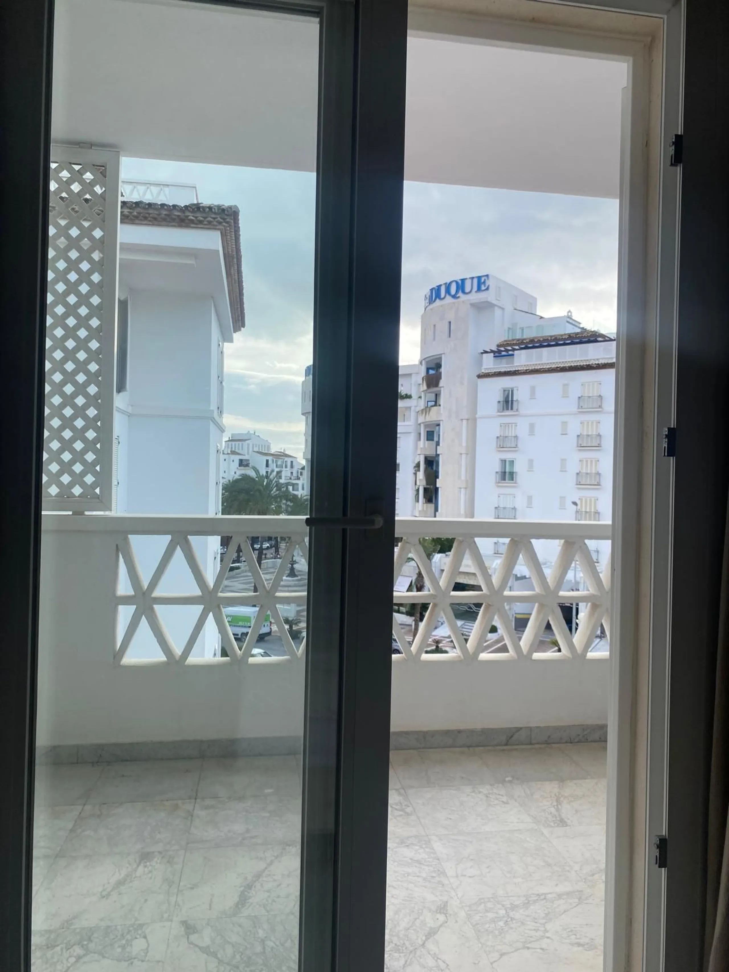 Apartment - Middle Floor Apartment в продаже в Marbella, Málaga. В доме 2 спален и 3 ванных комнат. Площадь дома 145 м²
