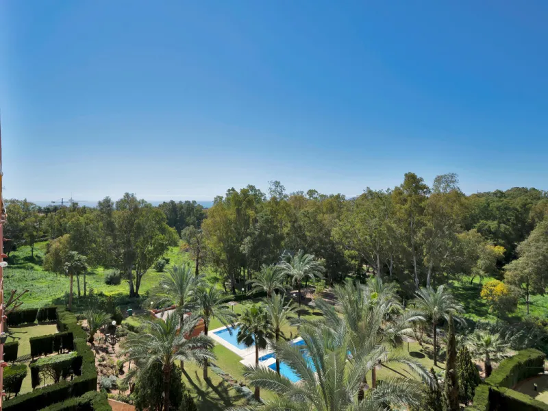 Penthouse Living with Sea Views & Solarium | Atalaya Green Mar, Estepona